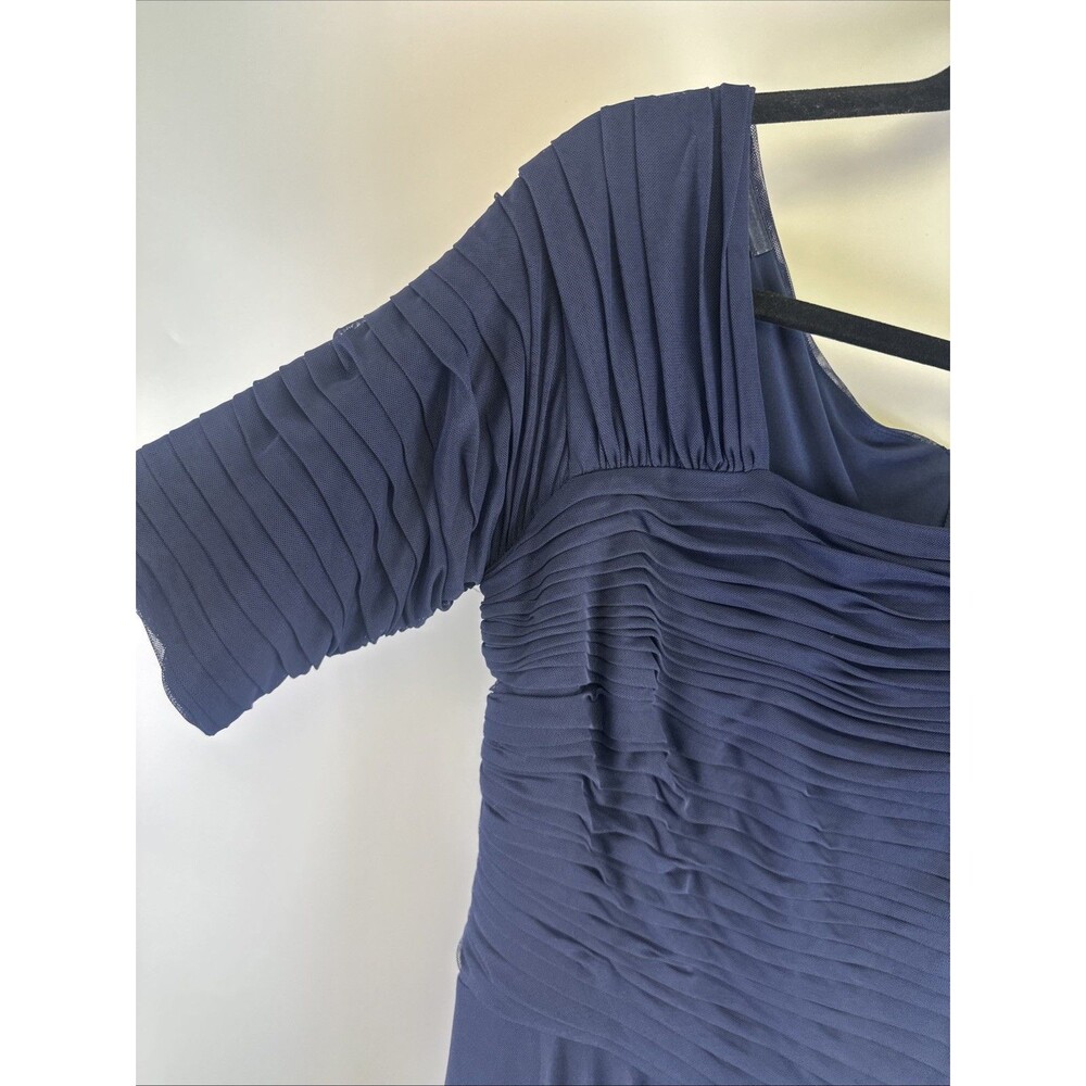 Tadashi Shoji Asymmetric Ruched Sleeve Gown Navy Chiffon Fitted Mermaid Large - Picture 4 of 16